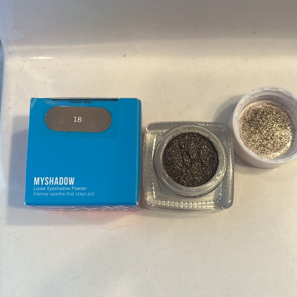 New Models Own Loose Eyeshadow Powder